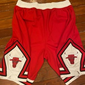 Adidas Chicago Bulls shorts
Size XL